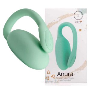 Oul vibrator Elity Anura se încarcă prin USB iar 60 min de incarare înseamnă 3 ore de utilizare. Are 7 funcții de vibrație standard, insa are nenumarate moduri de vibrații cu ajutorul aplicatiei. Aceasta jucarie poate fi folosita atât în mod obisnuit, cu ajutorul butoanelor, cât și prin aplicatia online. Este ideala pentru jocurile solo sau pentru cuplurile care doresc sa aduca ceva nou in dormitor. De asemenea, poate fi utilizată și de cuplurile de la distanță, pentru a face departarea să pară mai mica, ajutandu-va sa va apropiati din punct de vedere sexual. Caracteristici: Oul vibrator este realizat din silicon moale și plăcut la atingere, asigurând o experiență confortabilă. Lungime totală de 17.5 cm (8.5 cm inserabili) și diametru maxim de 2.3 cm. Este compact și ușor de transportat, ideal pentru călătorii. Se încarcă prin USB, oferind 3 ore de utilizare. Dispune de 7 funcții de vibrație standard, plus nenumărate moduri de vibrații personalizate prin intermediul aplicației. Poate fi utilizat atât prin butoanele integrate, cât și prin aplicația online, oferind flexibilitate în utilizare. Perfect pentru cei care doresc să îmbunătățească viața sexuală, fie în jocuri solo, fie în cuplu. Potrivit pentru cuplurile aflate la distanță, ajutând la menținerea intimității și a legăturii sexuale. Proiectat pentru a oferi orgasme intense. Compatibil cu o aplicație care extinde funcționalitățile și oferă o experiență personalizată.