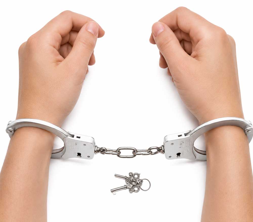 Large-Handcuffs-Seven-Creations5