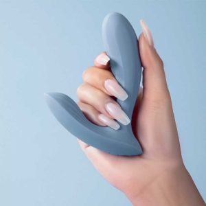 Erica-Dusty-Blue-Svakom-11-moduri-de-vibrație-in-mana