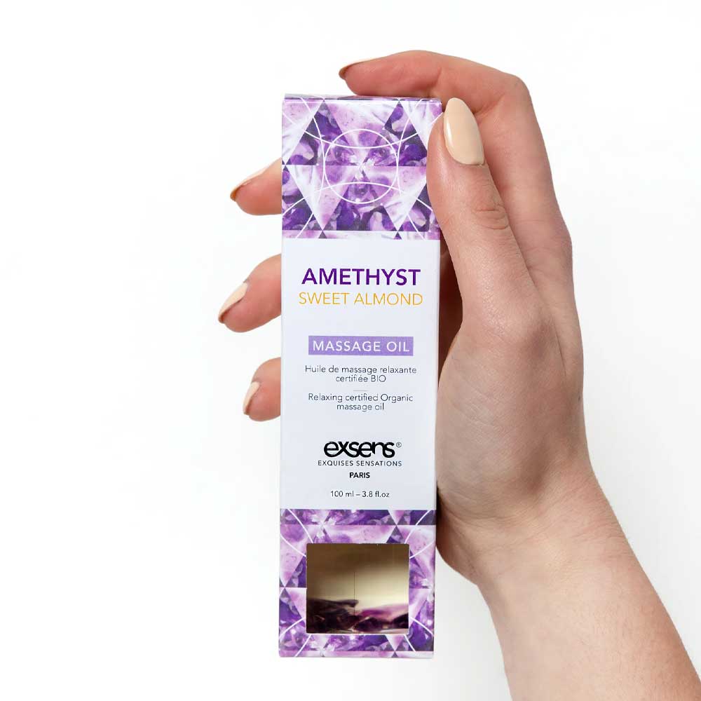 Ulei-de-Masaj-cu-Pietre-de-Amethyst-și-Ulei-de-Migdale,-100ml-in-mana Ulei-de-Masaj-cu-Pietre-de-Amethyst-și-Ulei-de-Migdale,-100ml-in-mana