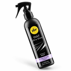 Spray de luciu pjur Cult Ultra Shine (250 ml) folosit pe haine din latex.