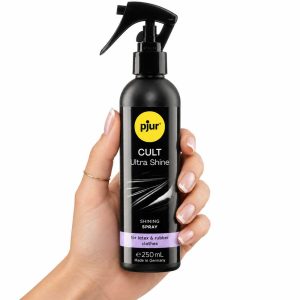 Spray de luciu pjur Cult Ultra Shine (250 ml) folosit pe haine din latex.
